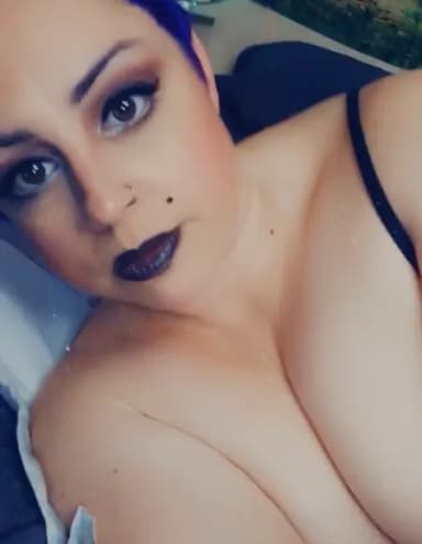 Nerdyvixen888 profile photo