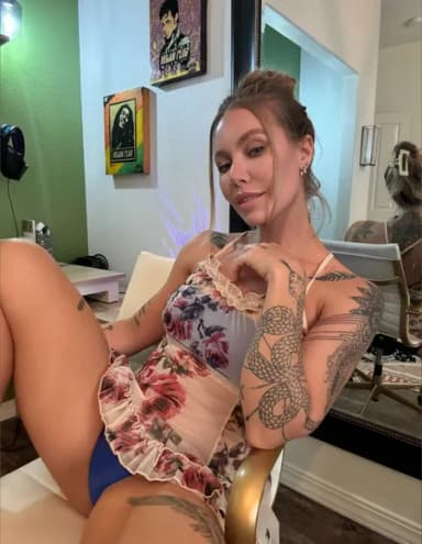 nicoleanistonfree profile photo