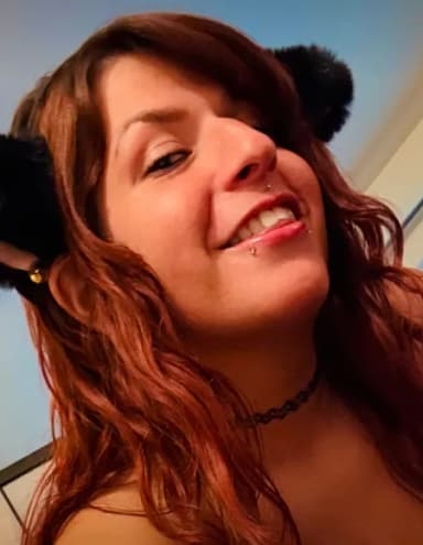 violetredd profile photo