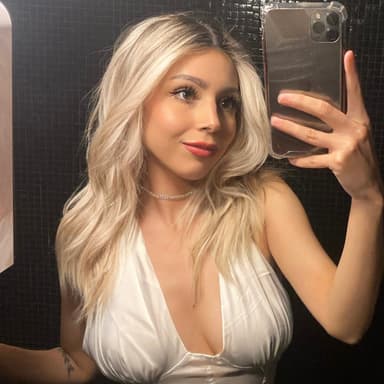 Emily 💕 profile photo