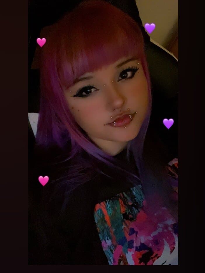 Violet ur gf 🩷‼️ profile photo