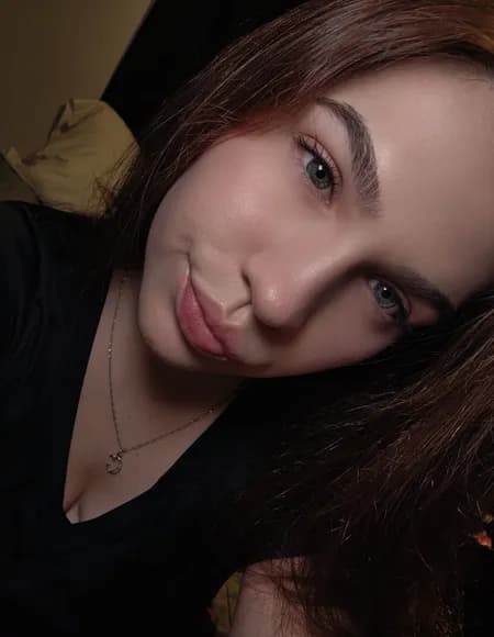 C 💋 profile photo