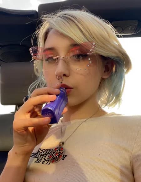 Phoebe Bombay profile photo