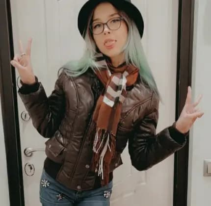 myschoollifevip profile photo