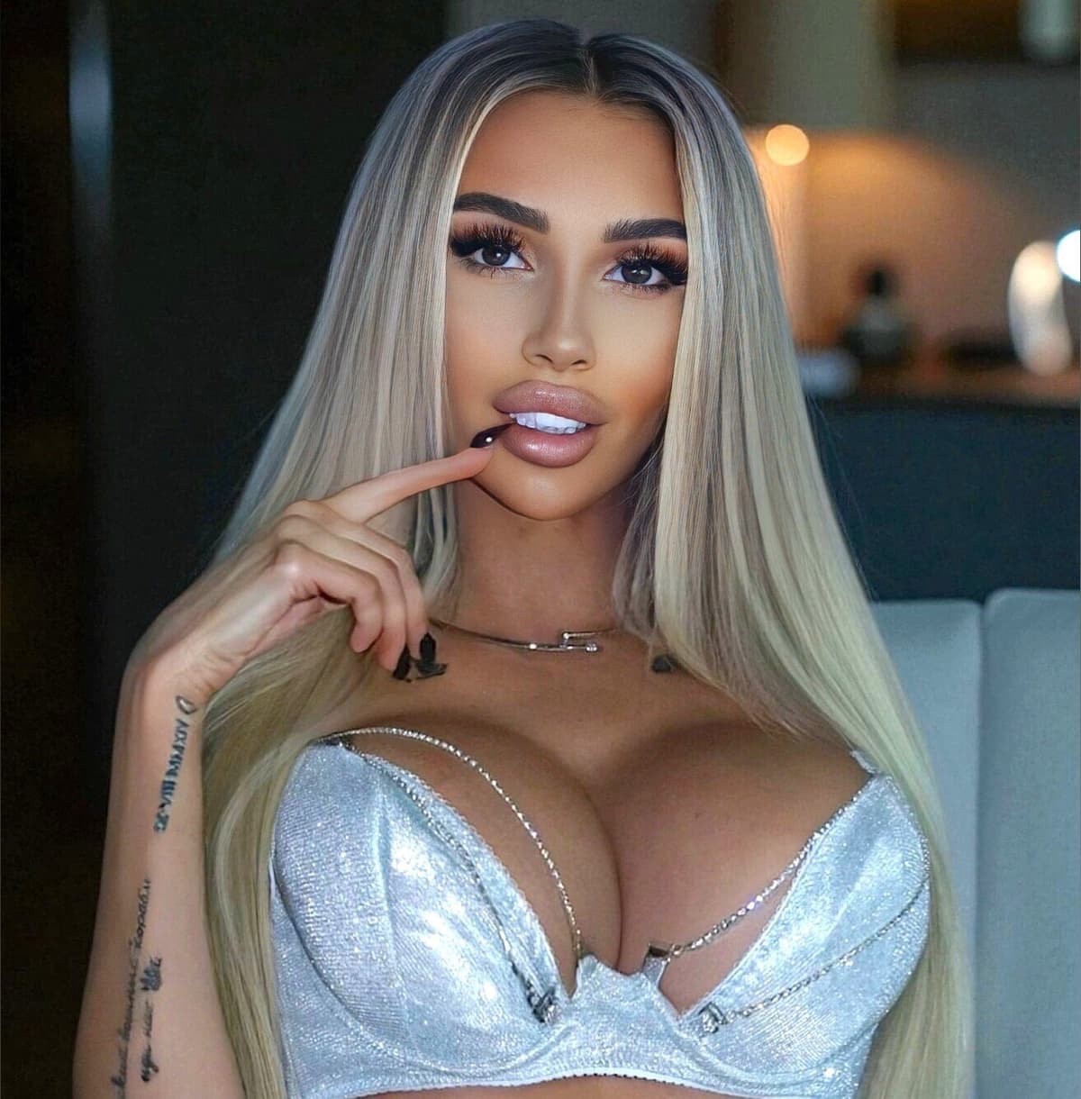 𝐕𝐈𝐊𝐀 𝐃𝐄𝐕𝐈𝐋 😈 profile photo