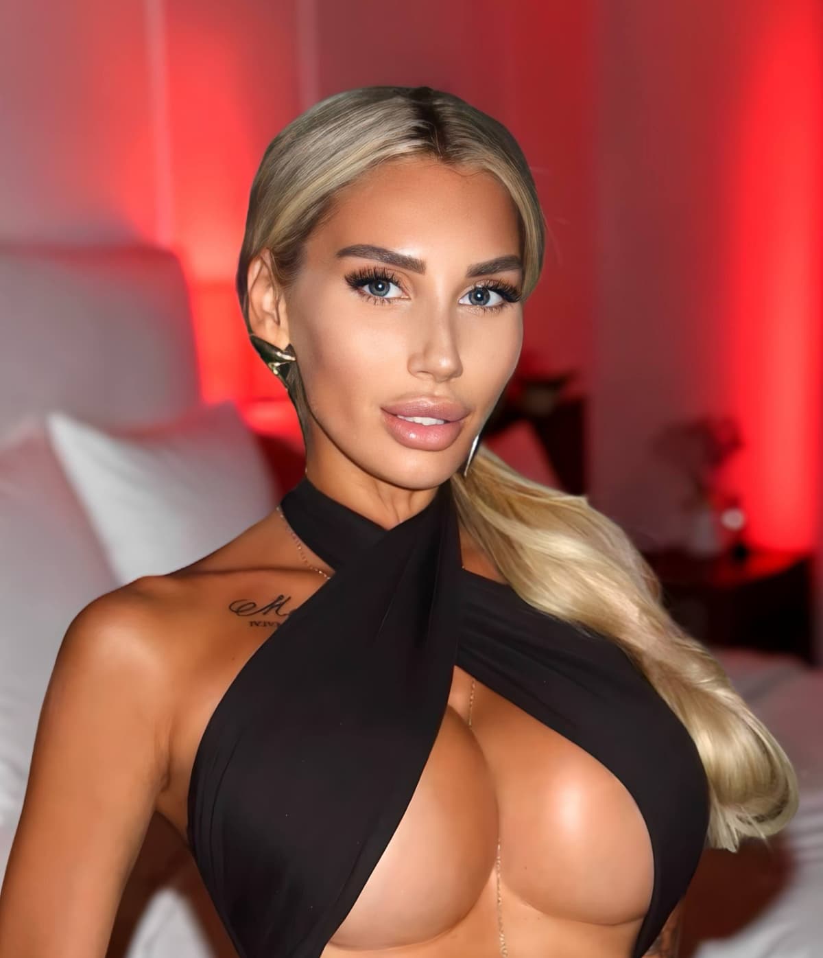 𝐕𝐢𝐤𝐚 😈 𝐃𝐞𝐯𝐢𝐥 profile photo
